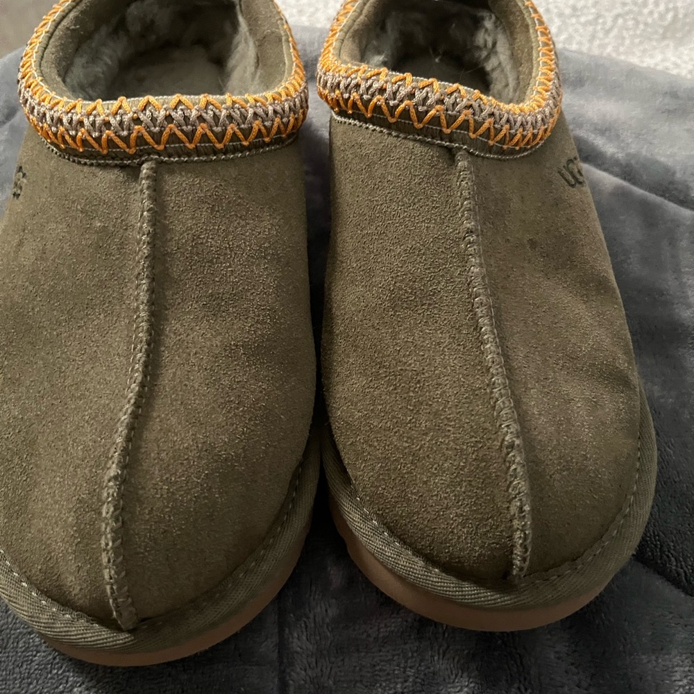UGG